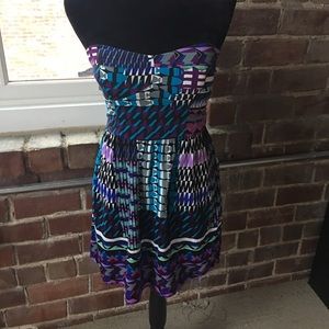 Patterned strapless dress